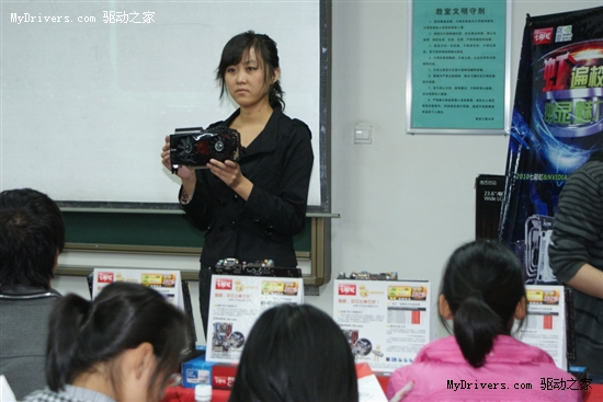 七彩虹遍校园 NVIDA古城独显魅力