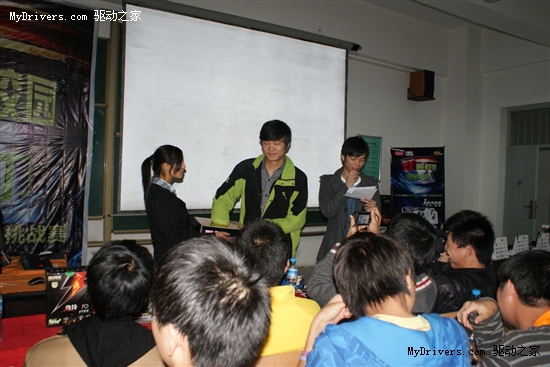 七彩虹遍校园 NVIDA古城独显魅力