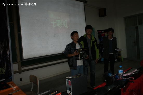 七彩虹遍校园 NVIDA古城独显魅力