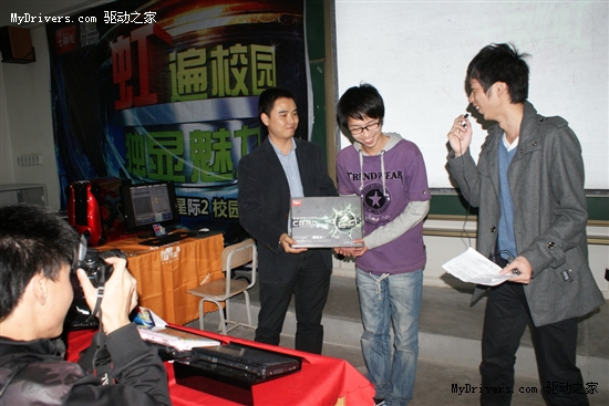 七彩虹遍校园 NVIDA古城独显魅力