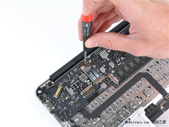 未来薄揭秘 苹果11寸MacBook Air拆解