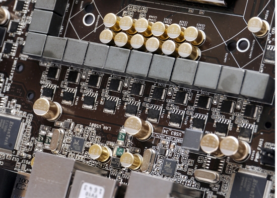 华擎奢华Fatal1ty P67主板细节开箱赏