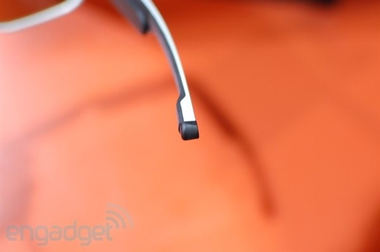 XpanD开发首款自定制通用3D眼镜