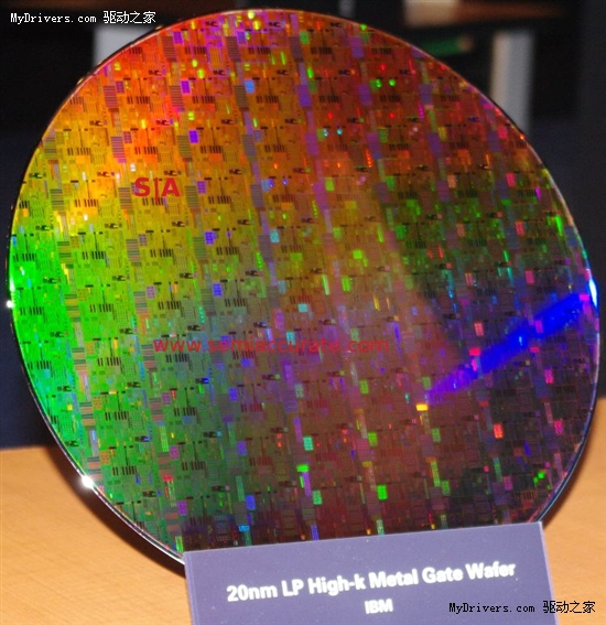 IBM展示全世界第一块20nm工艺晶圆