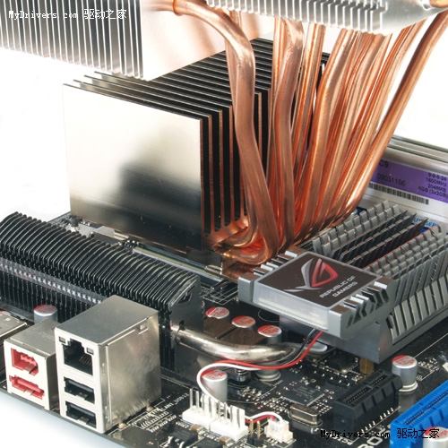 史上最庞大CPU散热器登场 四风扇十二热管