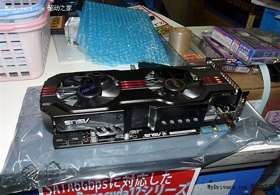 华硕三插槽GeForce GTX 580上市