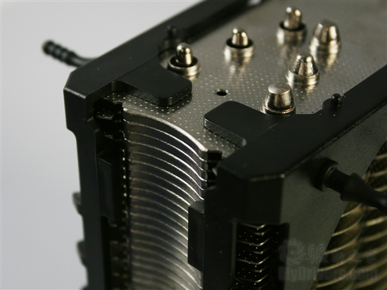 散热巨兽 超频三黄海至尊版急冻测试