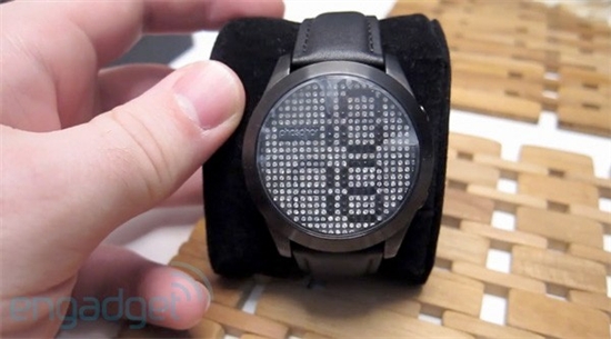 最耀眼科技腕表 施华洛世奇水晶造像素