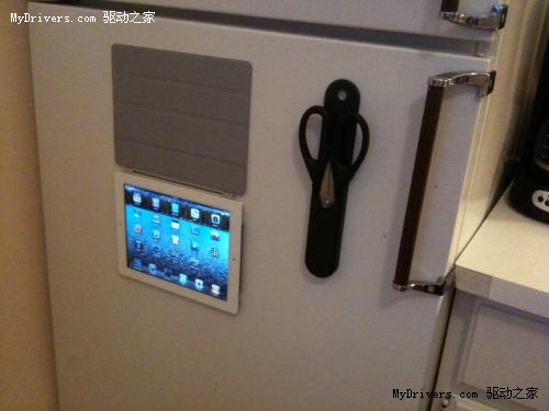 iPad 2磁力封面新用法：高科技冰箱贴