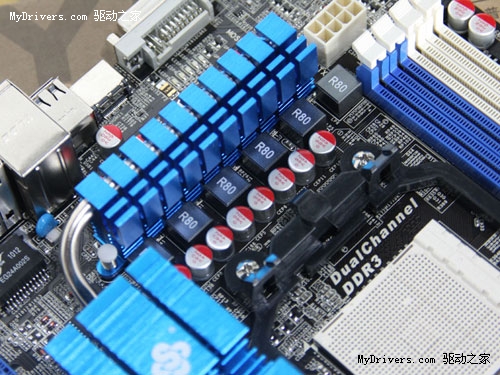 豪华热管一体化散热 梅捷890GX低价599