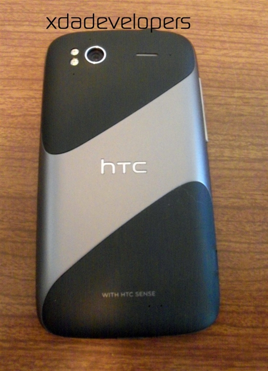 HTC双核金字塔谍照规格曝光