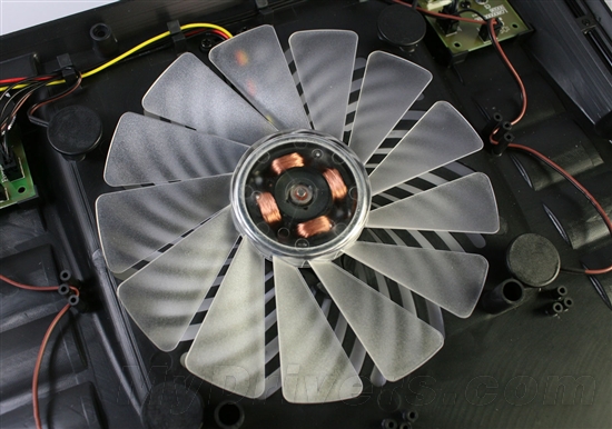 人体工学月牙造型 尊睿V70散热器评测