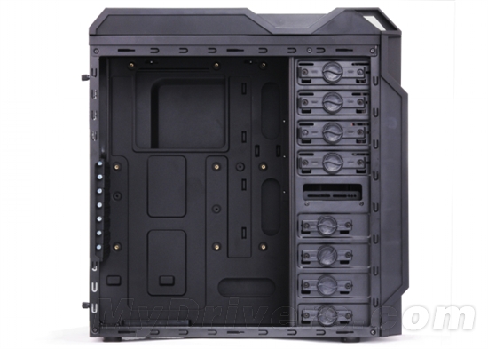 极品散热/背部走线！ 雷暴3000旗舰版机箱曝光