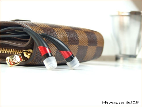 时尚夏日别样红：力仕普罗新型耳塞上市