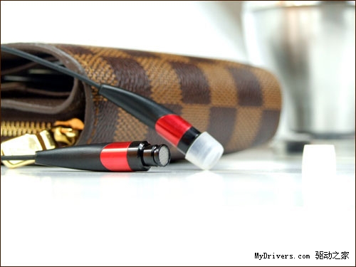 时尚夏日别样红：力仕普罗新型耳塞上市