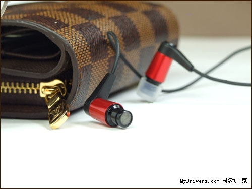 时尚夏日别样红：力仕普罗新型耳塞上市