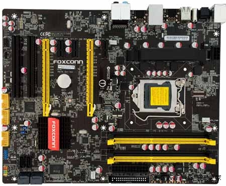 惊天促销！买富士康P67A主板送奇美液晶显示器