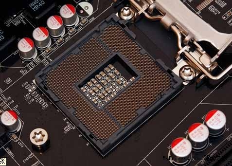 惊天促销！买富士康P67A主板送奇美液晶显示器