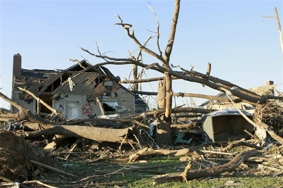超强龙卷风袭美国南部数州 295人死亡