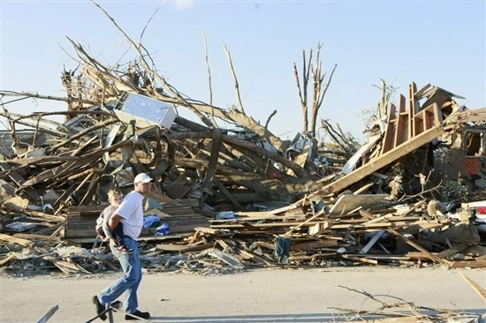 超强龙卷风袭美国南部数州 295人死亡