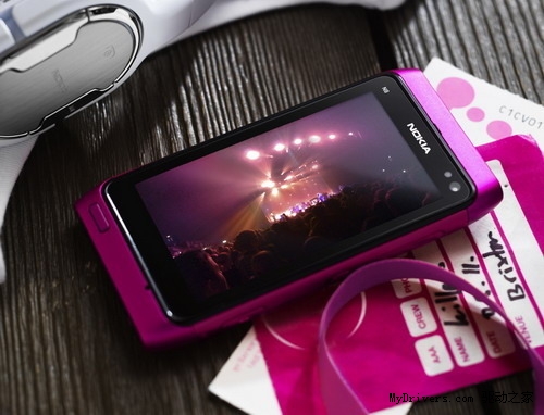 科技以换壳为本 诺基亚N8再发粉色版