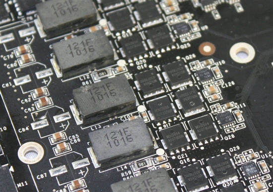 一体化水冷散热 索泰GTX 580冰铠士评测