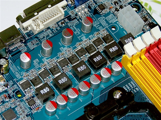 秒杀同价位！5相节能铭瑄890GX仅499