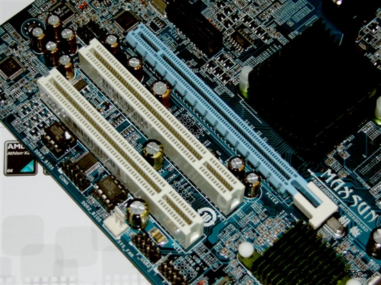 秒杀同价位！5相节能铭瑄890GX仅499