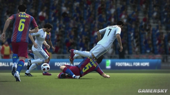 《FIFA 12》首则预告片公布 冲撞系统展示