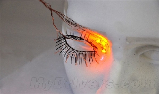 科技打造闪亮美女：史上最拉风的LED眼影