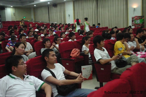 玩转DIY 潮人我最虹！七彩虹校园行民大站