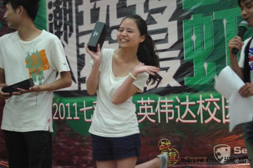 玩转DIY 潮人我最虹！七彩虹校园行民大站