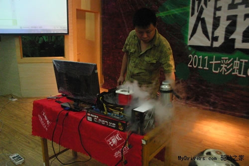 玩转DIY 潮人我最虹！七彩虹校园行民大站