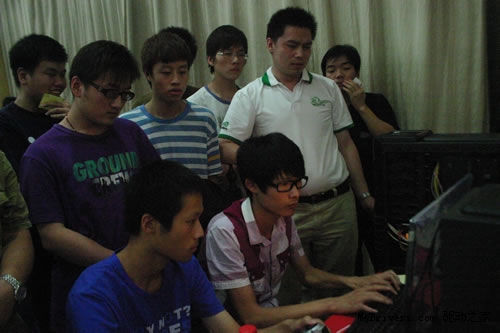 玩转DIY 潮人我最虹！七彩虹校园行民大站