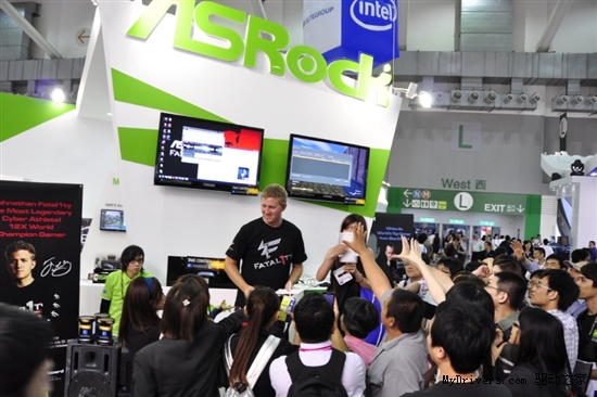 两大电玩冠军对决 华擎COMPUTEX 2011现场直击