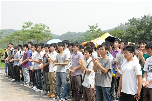 本手电子赞助首届珠海市大学生棋类赛