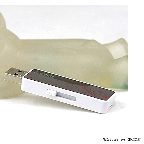 彰显真我色彩 台电4GB幻彩系列U盘到货