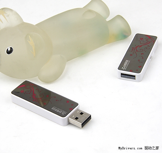 彰显真我色彩 台电4GB幻彩系列U盘到货