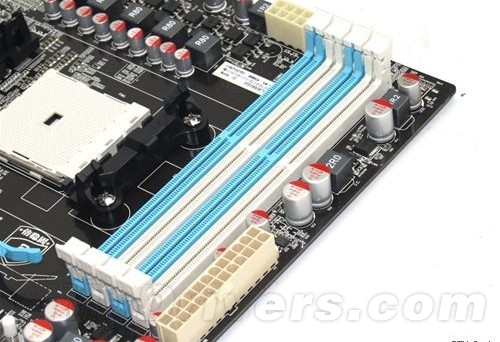 APU绝配 499元A75主板群战主流游戏