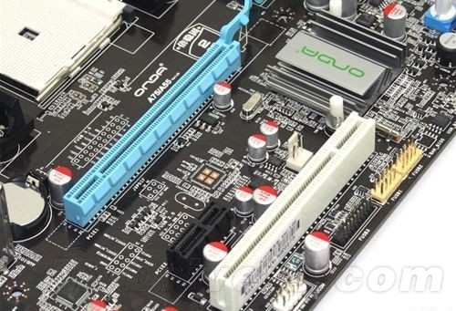APU绝配 499元A75主板群战主流游戏