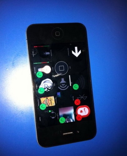 苹果iPhone 4GS工程样机曝光 触控屏更大