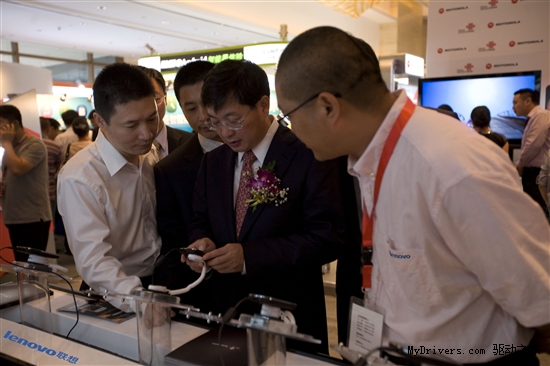 终端产业链高温难耐 联想千元智能手机秒杀眼球