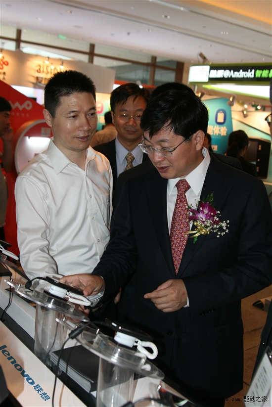 终端产业链高温难耐 联想千元智能手机秒杀眼球