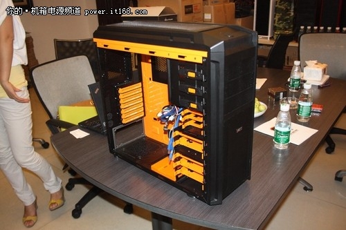 推动国内DIY发展 游戏悍将新品机箱展示