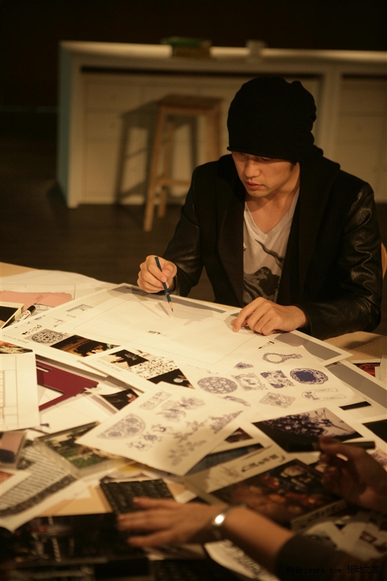 哎哟不错哦! 华硕N43周杰伦特别版十足天王派头