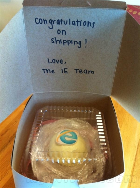 微软IE团队庆祝Firefox 7发布送上蛋糕