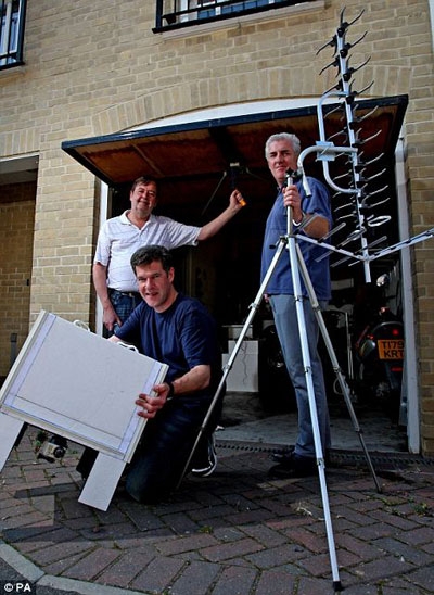 英男子自制简易航天器 计划抵达23.6英里高空