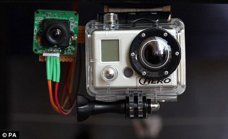 英男子自制简易航天器 计划抵达23.6英里高空