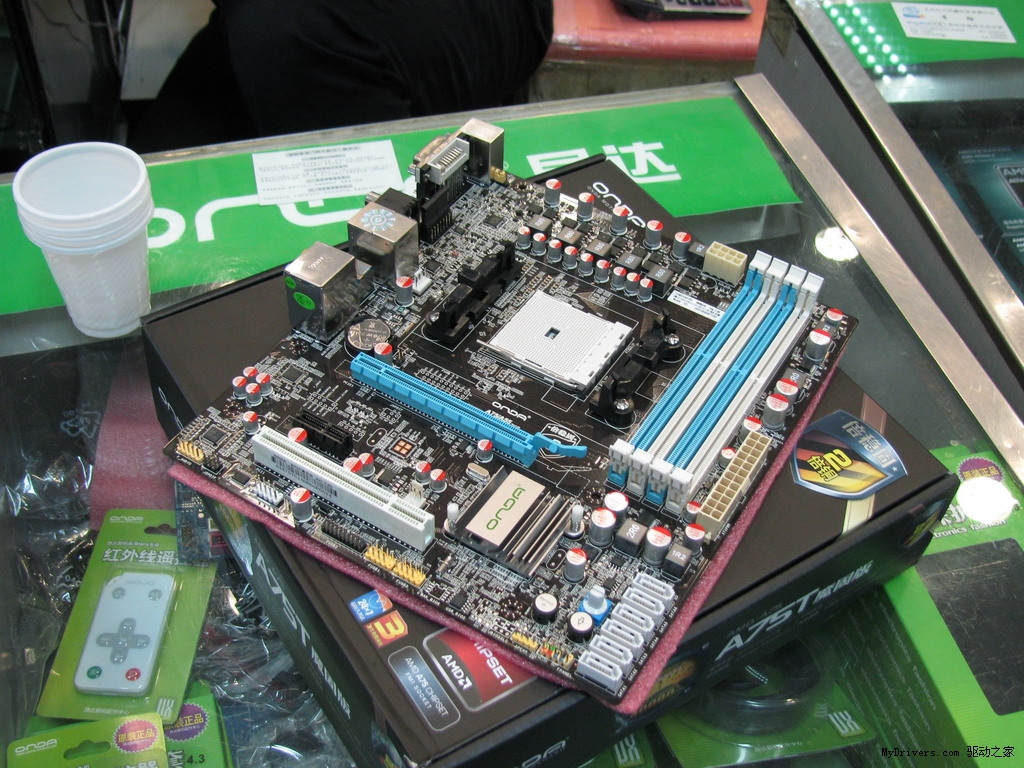 Amd e450. AMD e2-3800 CPU. AMD e2-3800 APU with Radeon TM HD. APU видеокарта. AMD e2-3800 CPU процессор на ноутбук.