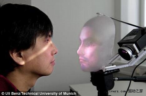 德、日科学家研制逼真面具机器人会说话